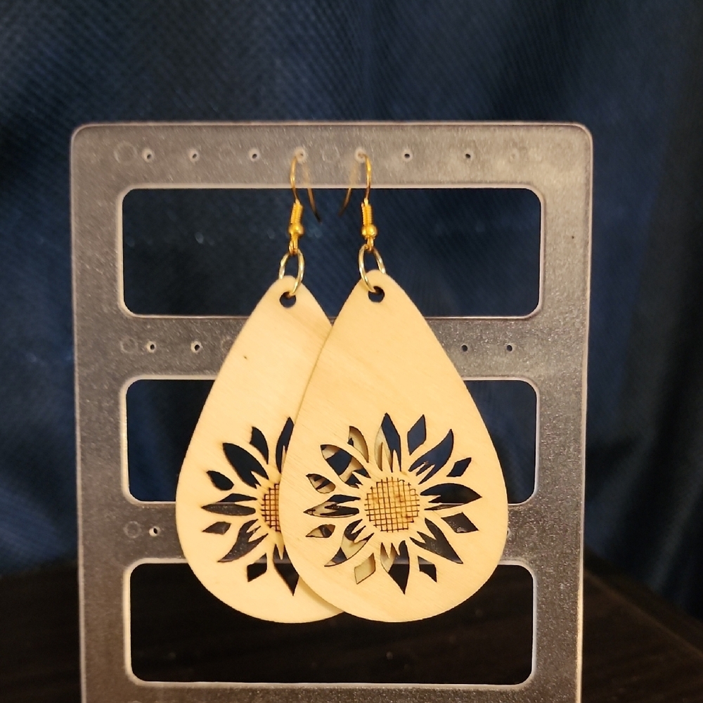 Handmade  Cream Floral Earrings